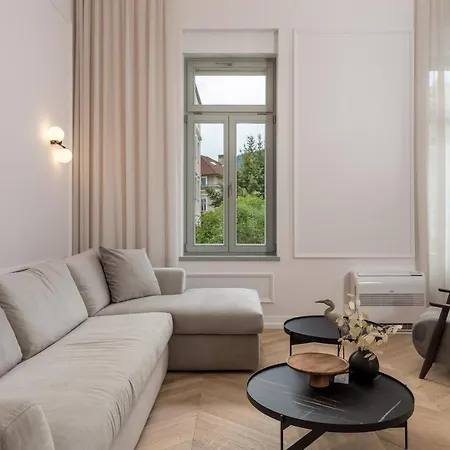 Apartament Plaza *