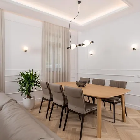 Apartament Plaza