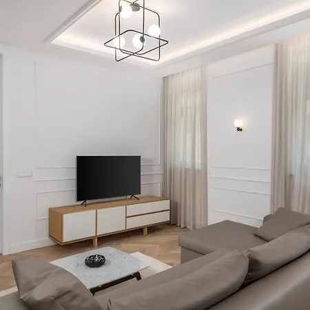 Apartament Plaza