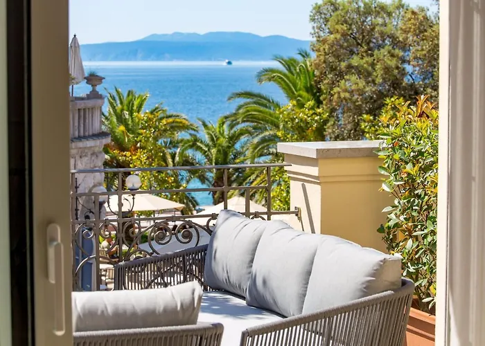 Plaza * Опатія