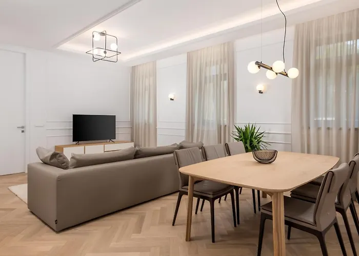 Plaza * Опатія