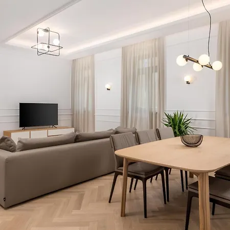 Plaza * Опатия